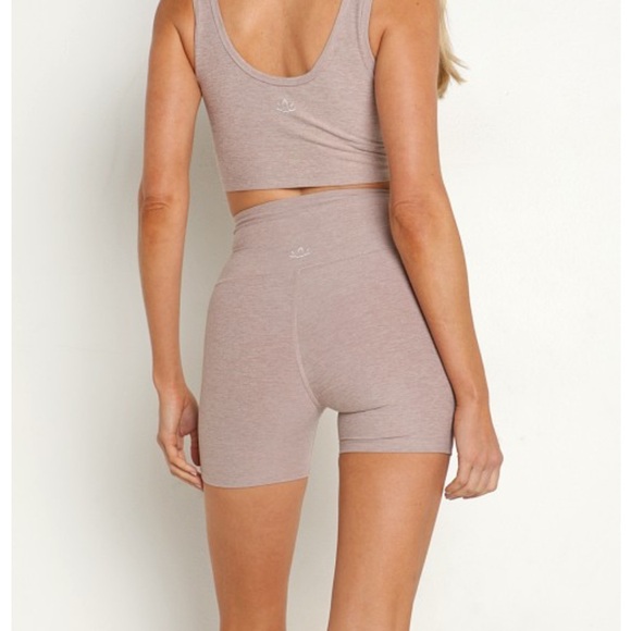 NWOT Beyond Yoga Spacedye keep pace biker short in Chai - Picture 2 of 7